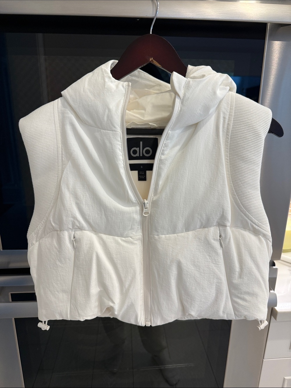ALO Yoga White Hooded Puffer Vest Crop